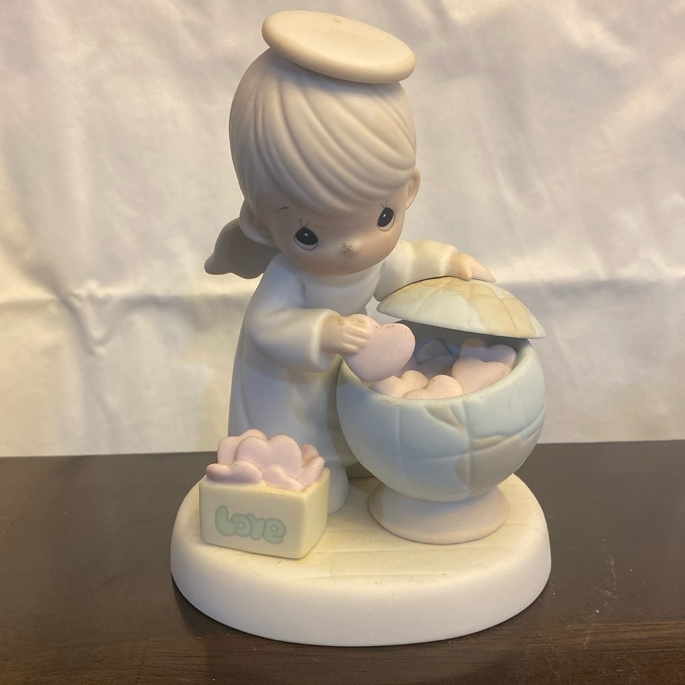 Precious Moments "What the World Needs is Love" Figurine 1994 🔹